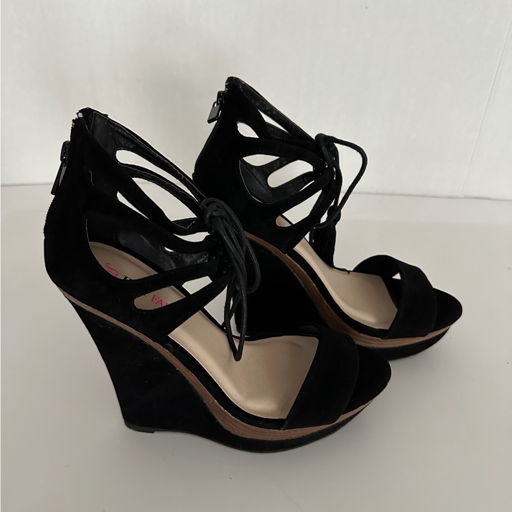 JustFab “Shanghai” Black Cutout Tassel Wedge Sandals Y2K Size 8.5 - Picture 4 of 10
